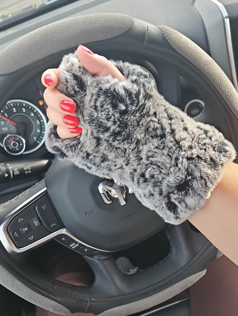 Real Rex Rabbit Fur Fingerless Gloves | Luxury Real Fur Hand Warmers - Picture 2 of 3